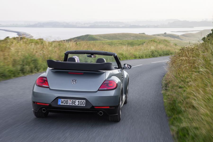  Volkswagen Beetle Convertible Denim 2016 года  (фото 5 из 41)